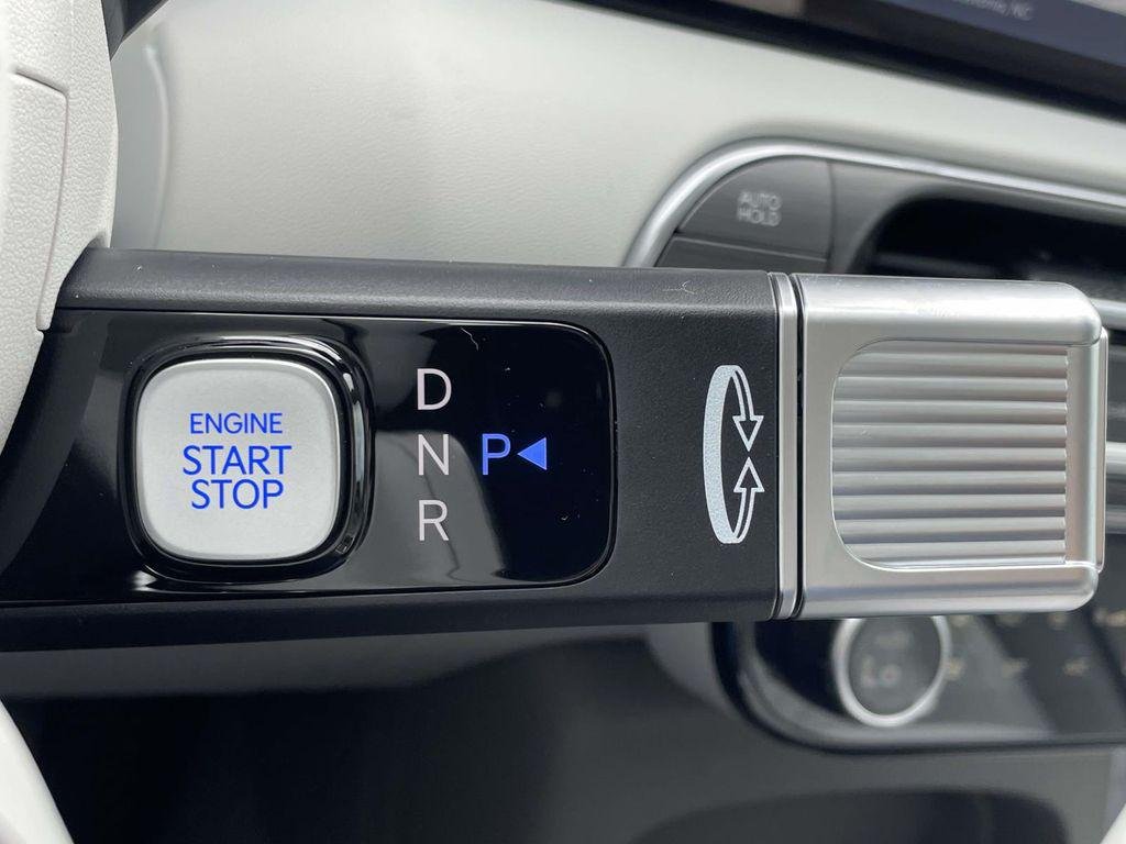 New 2026 White Hyundai SEL Premium 8P image 25