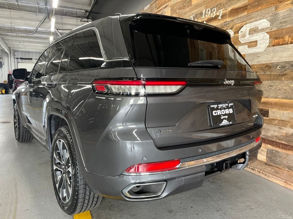 Used 2022 Gray Metallic Jeep Overland image 19