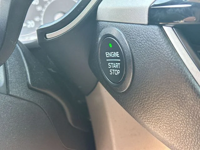 Used 2022 Silver Ford SE image 19