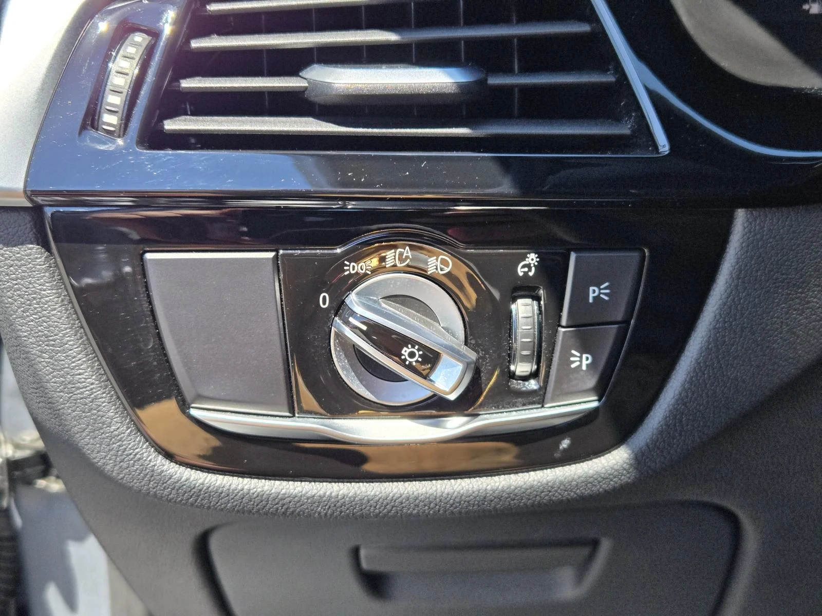Used 2023 Skyscraper Gray Metallic BMW 530i Sedan image 19