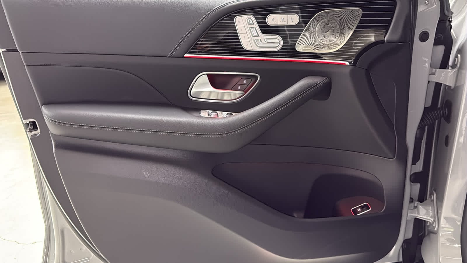 New 2026 MANUFAKTUR Alpine Grey Mercedes-Benz GLE 580 image 15
