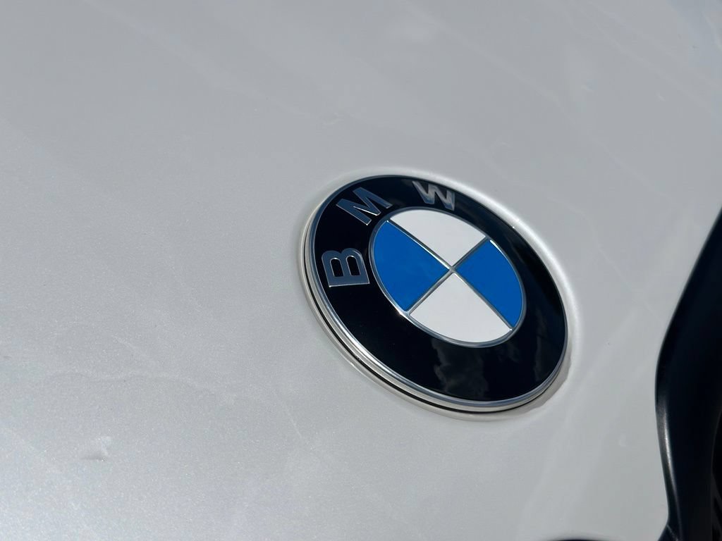 New 2026 Mineral White Metallic BMW xDrive40i image 11