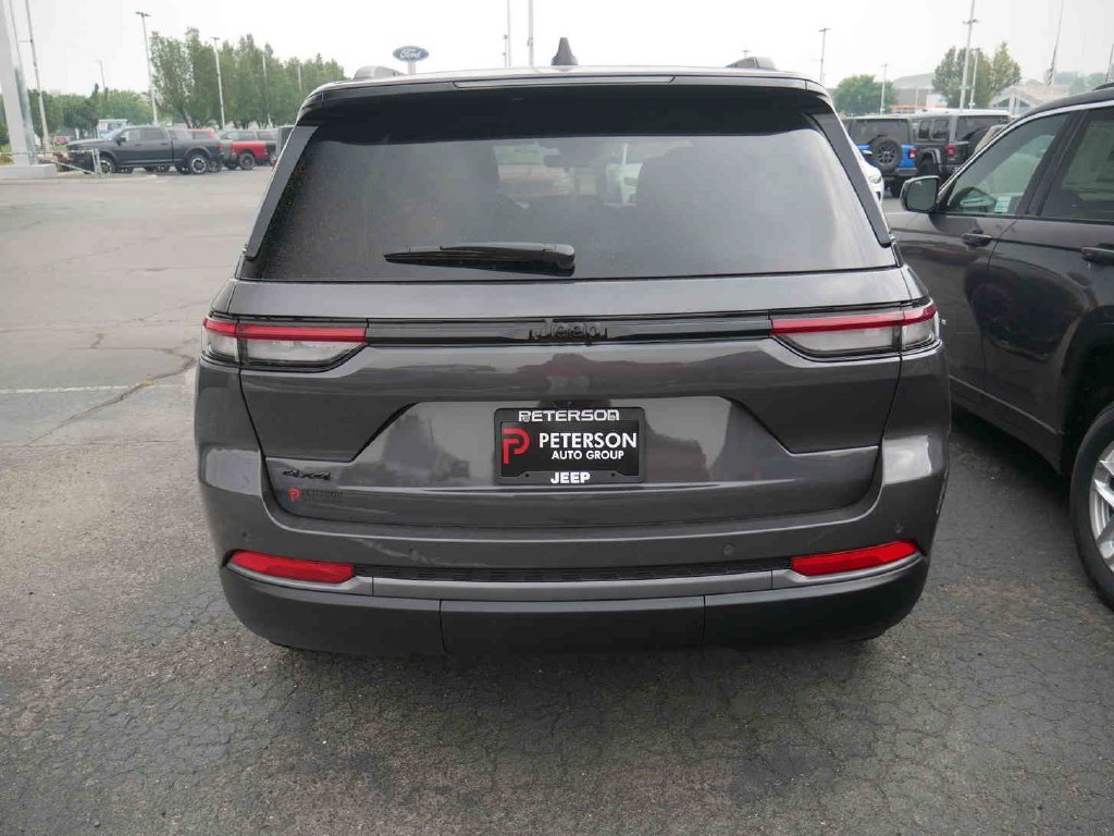 New 2026 Baltic Gray Metallic Clear-Coat Exterior Paint Jeep Laredo image 17