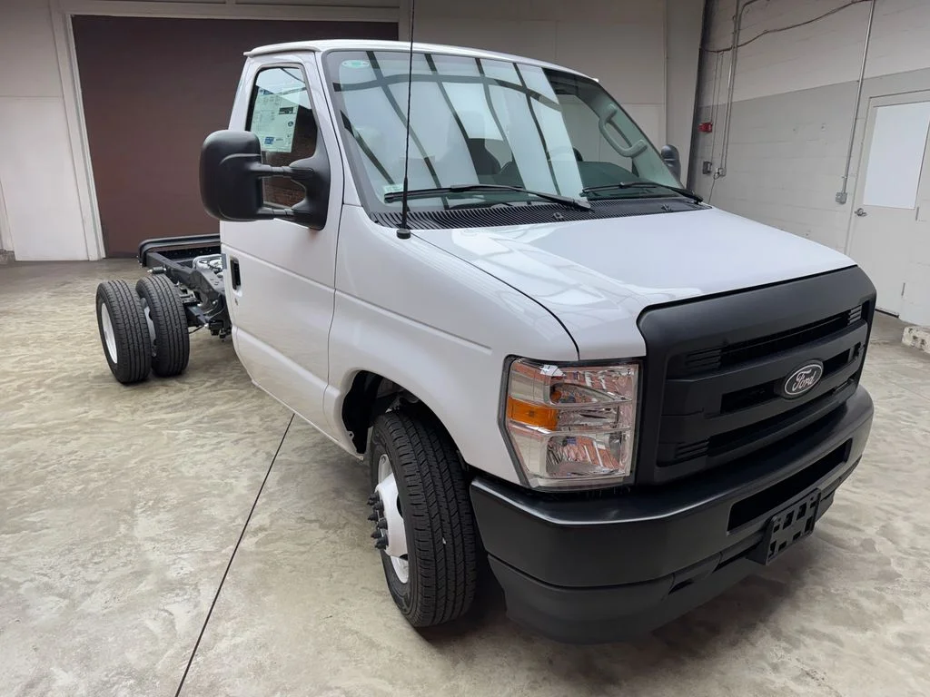 New 2027 White Ford Base image 7