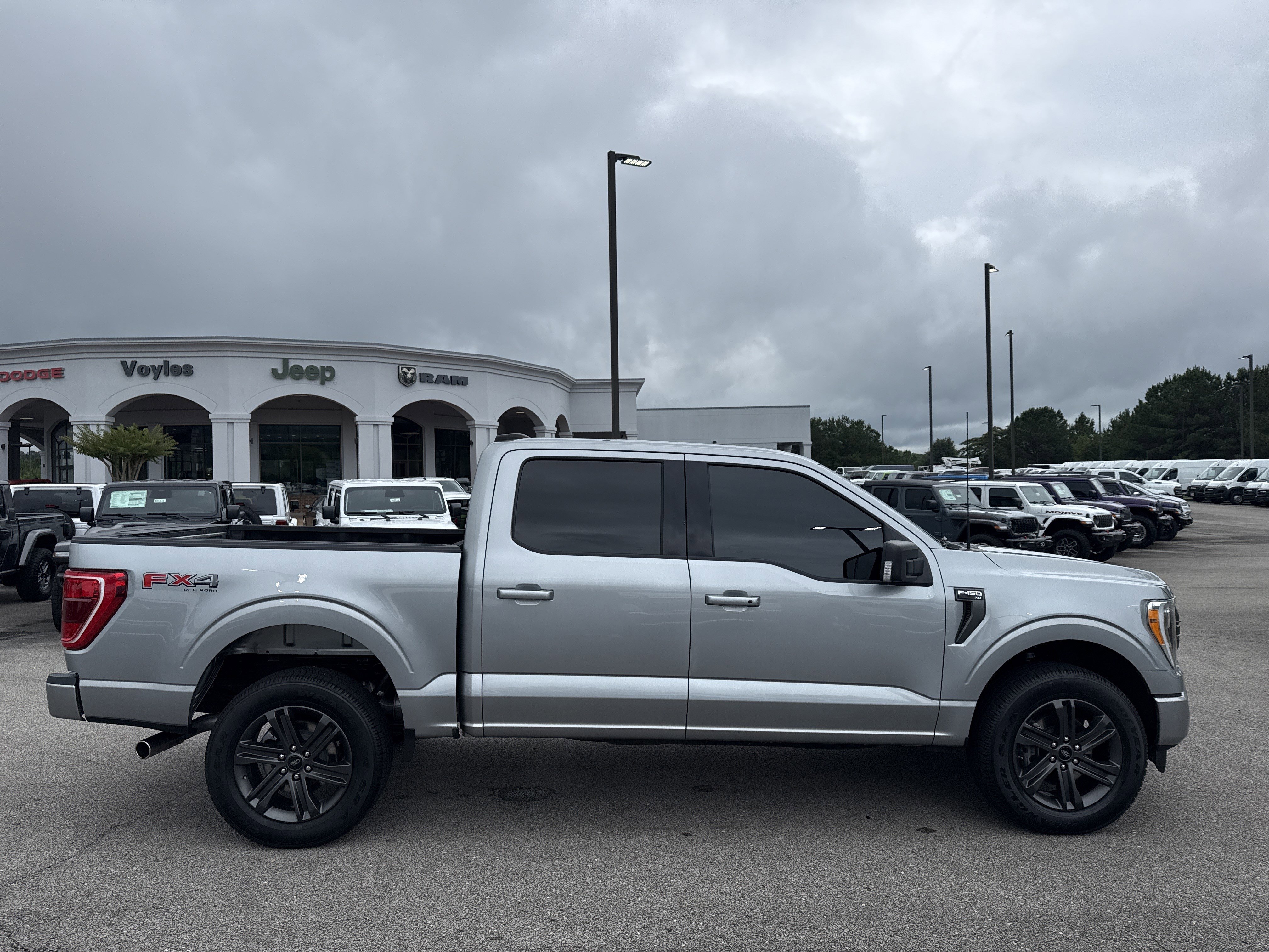 Used 2023 Silver Ford  image 8