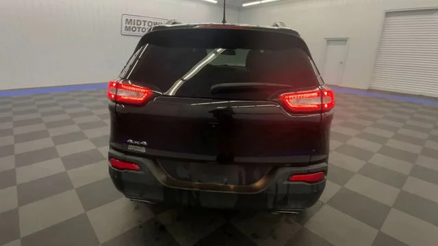 Used 2016 Brilliant Black Crystal Pearlcoat Jeep Latitude image 7