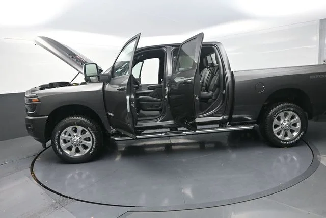 New 2026 Granite Crystal Metallic Clear-Coat Exterior Paint RAM Laramie image 33