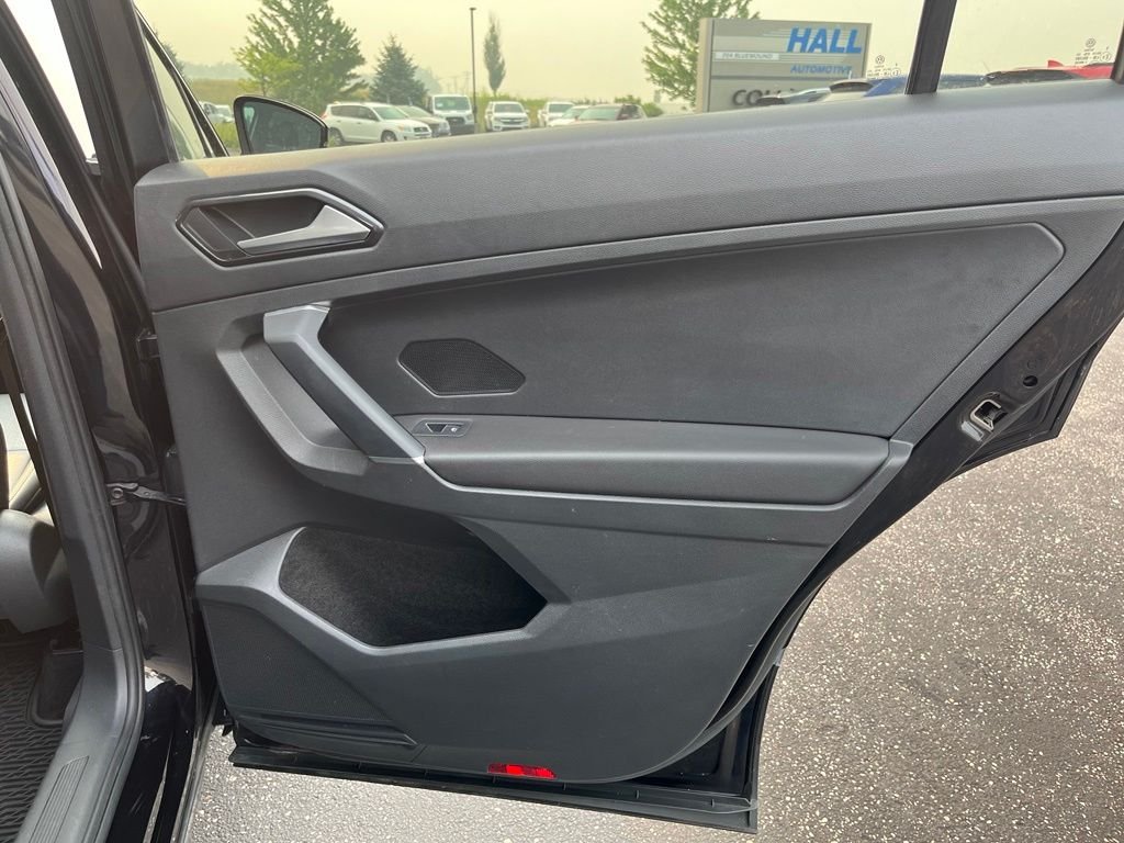 Used 2018 Black Volkswagen 2.0T SEL image 26