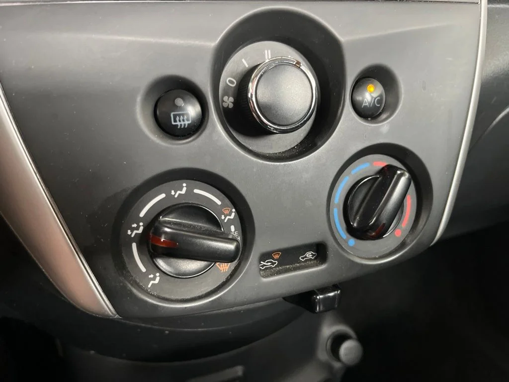 Used 2019 Red Nissan 1.6 SV image 14