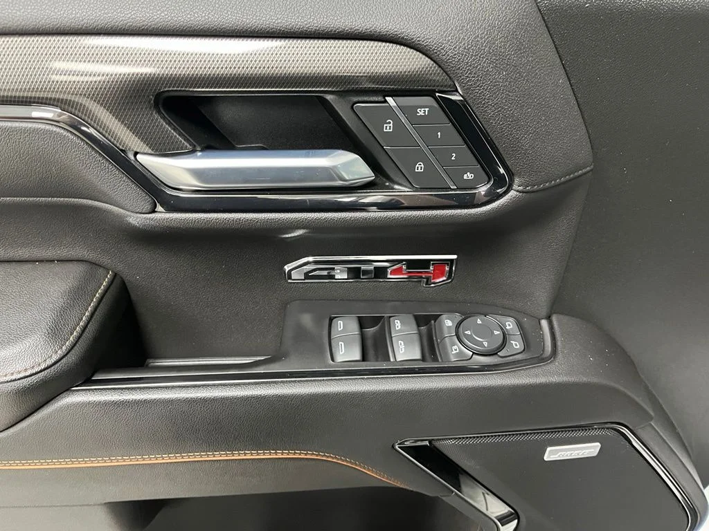 Used 2022 White GMC AT4 image 18