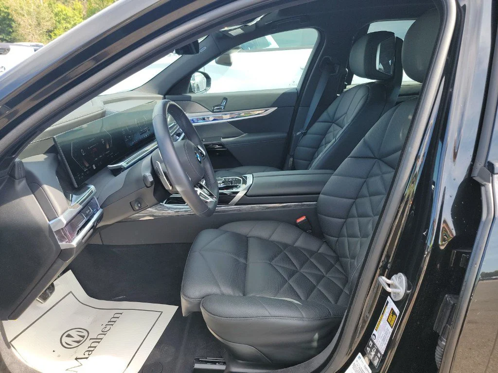 Used 2025 Black BMW 740i xDrive image 13