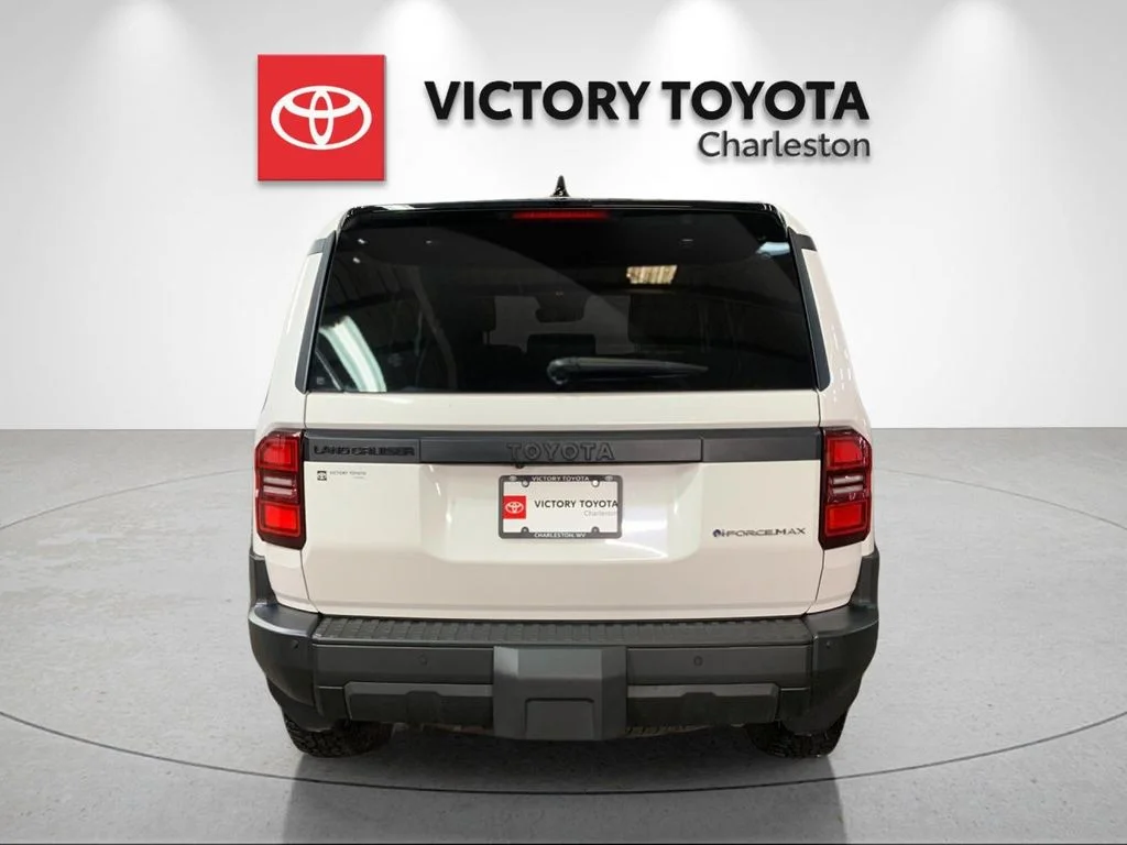 Used 2025 White Toyota 1958 image 4