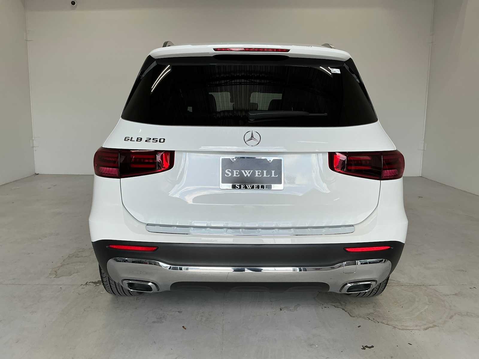 Certified Used 2026 Polar White Mercedes-Benz GLB 250 image 7