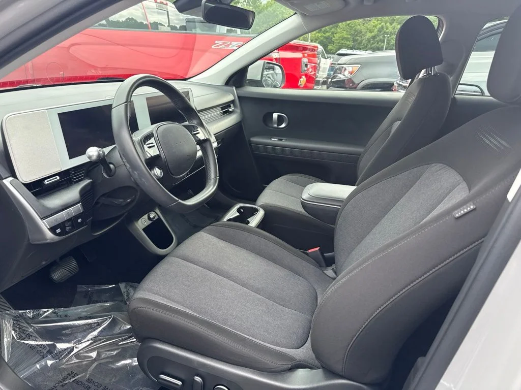 Used 2024 Gray Hyundai SE image 3
