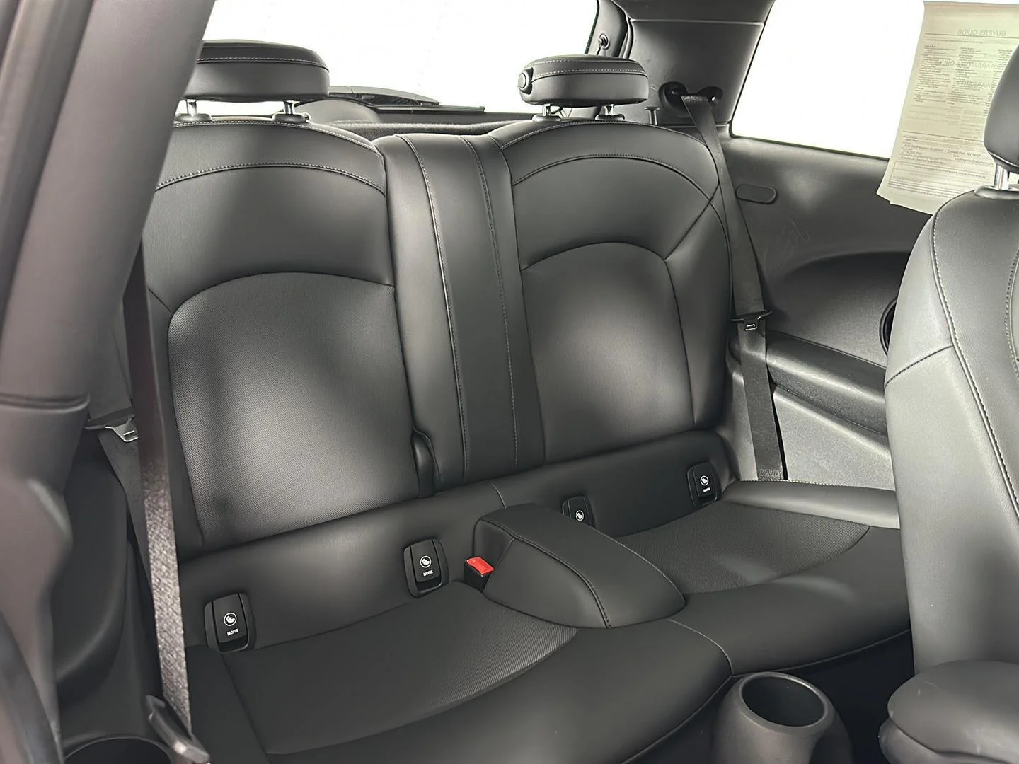 Used 2022 White Silver Metallic MINI Oxford Edition image 4