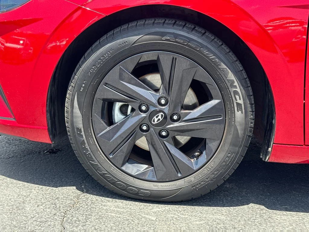 Used 2023 Red Hyundai SEL image 6