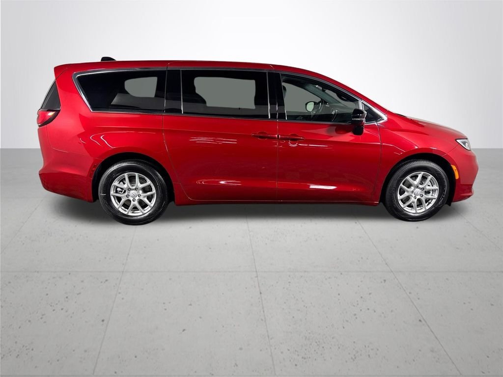 New 2026 Red Hot Pearl-Coat Exterior Paint Chrysler Select image 5