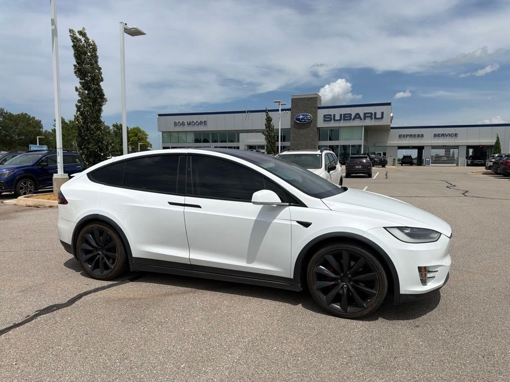 Used 2018 White Tesla 75D image 1