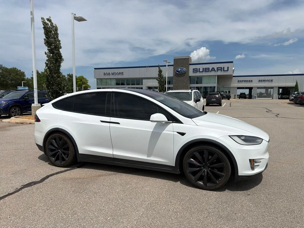 Used 2018 White Tesla 75D image 1