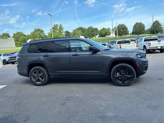 Used 2024 Gray Jeep Limited 4x4 image 7