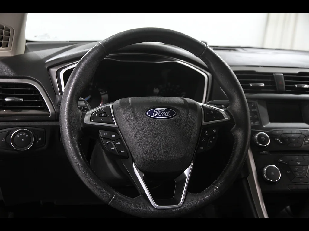 Used 2018 Shadow Black Ford SE image 8