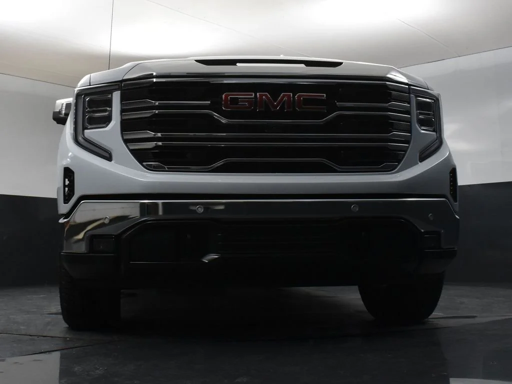 New 2026 Glacier White Tricoat GMC SLT image 39