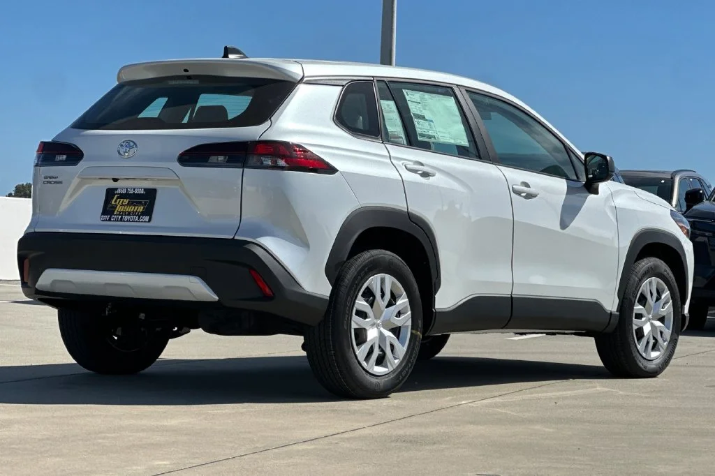 New 2026 Wind Chill Pearl <sup>1</sup> Toyota  L image 4