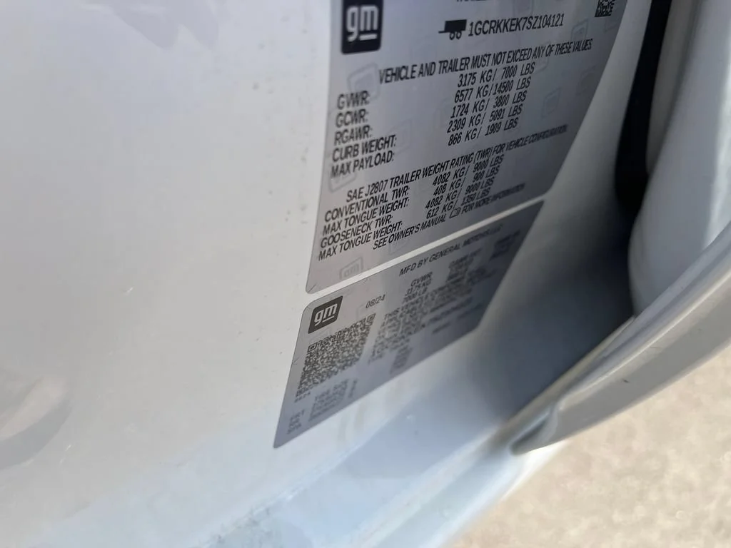 New 2025 Summit White Chevrolet LT (2FL) image 29