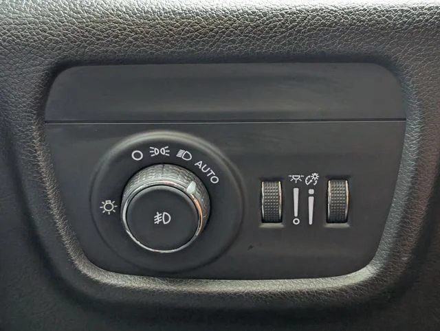 Used 2022 Silver Jeep Limited image 20