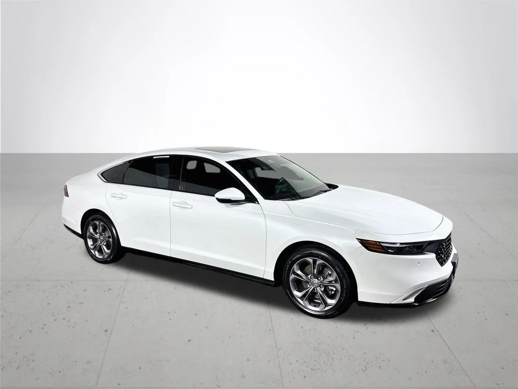 Used 2024 White Honda EX-L image 4