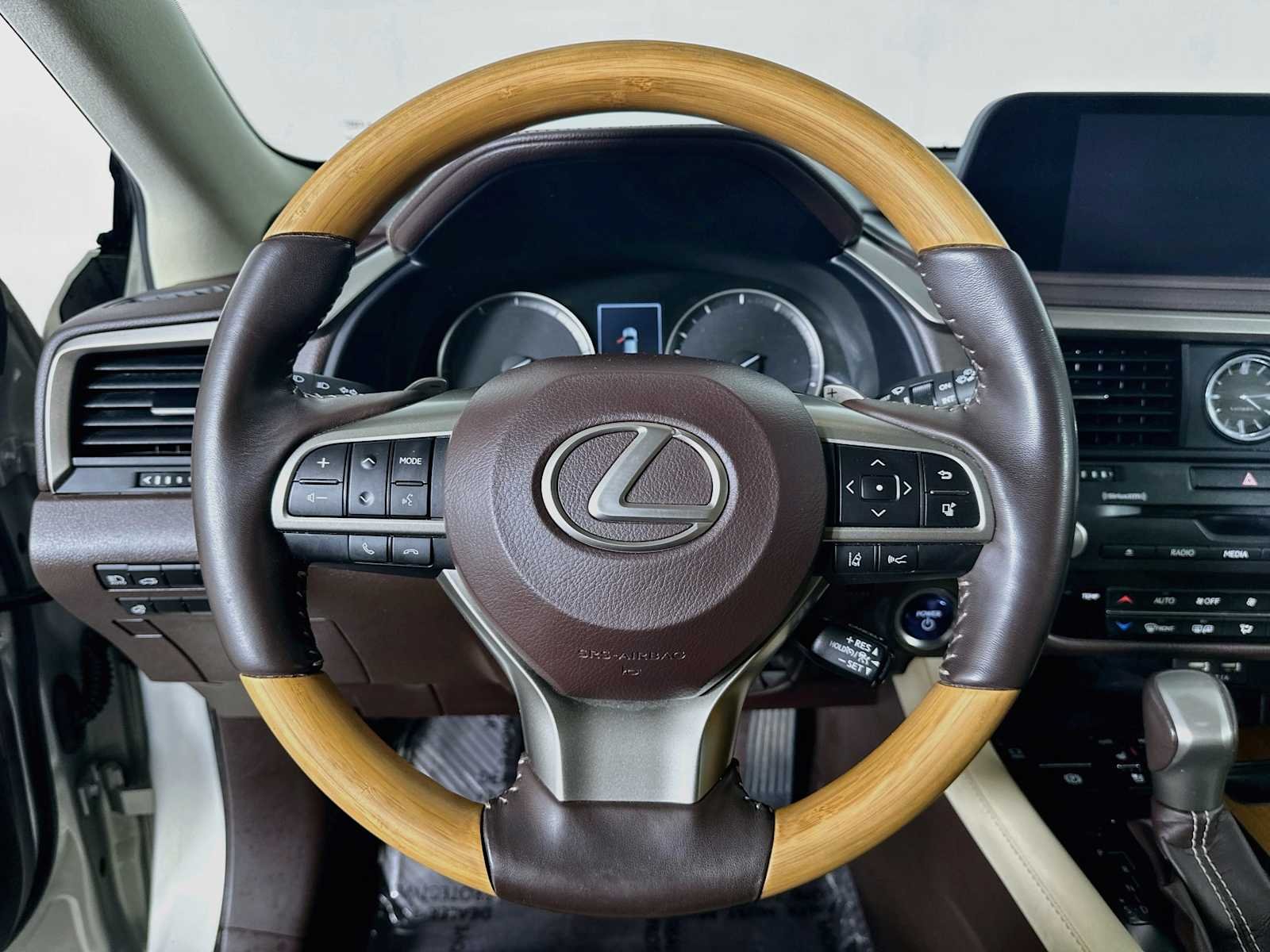 Used 2020 Moonbeam Beige Metallic Lexus  image 11
