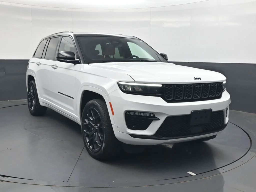 Used 2023 White Jeep Summit Reserve 4xe image 2