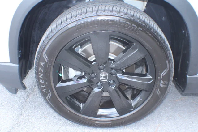 Used 2025 Platinum White Pearl Honda Black Edition image 5