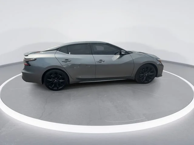 Used 2023 Gray Nissan SR image 9