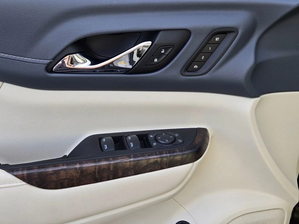 Used 2023 Light Stone Metallic GMC Denali image 17