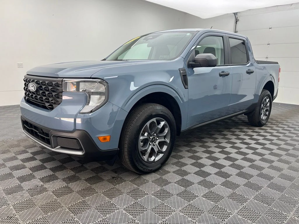 Used 2025 Gray Ford XLT image 2