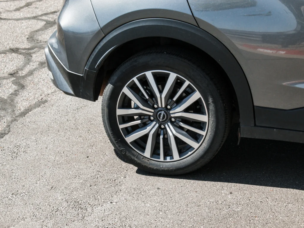 Used 2024 Boulder Gray Pearl Nissan SR image 4