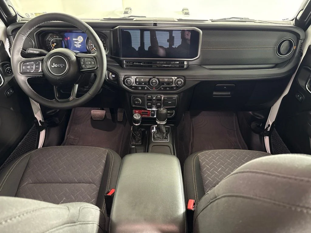 Used 2025 White Jeep Mojave image 17