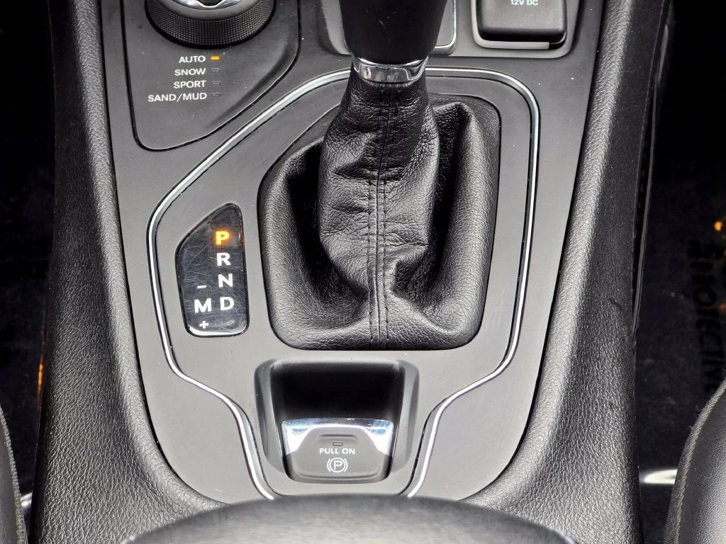 Used 2019 Gray Jeep Latitude Plus image 35
