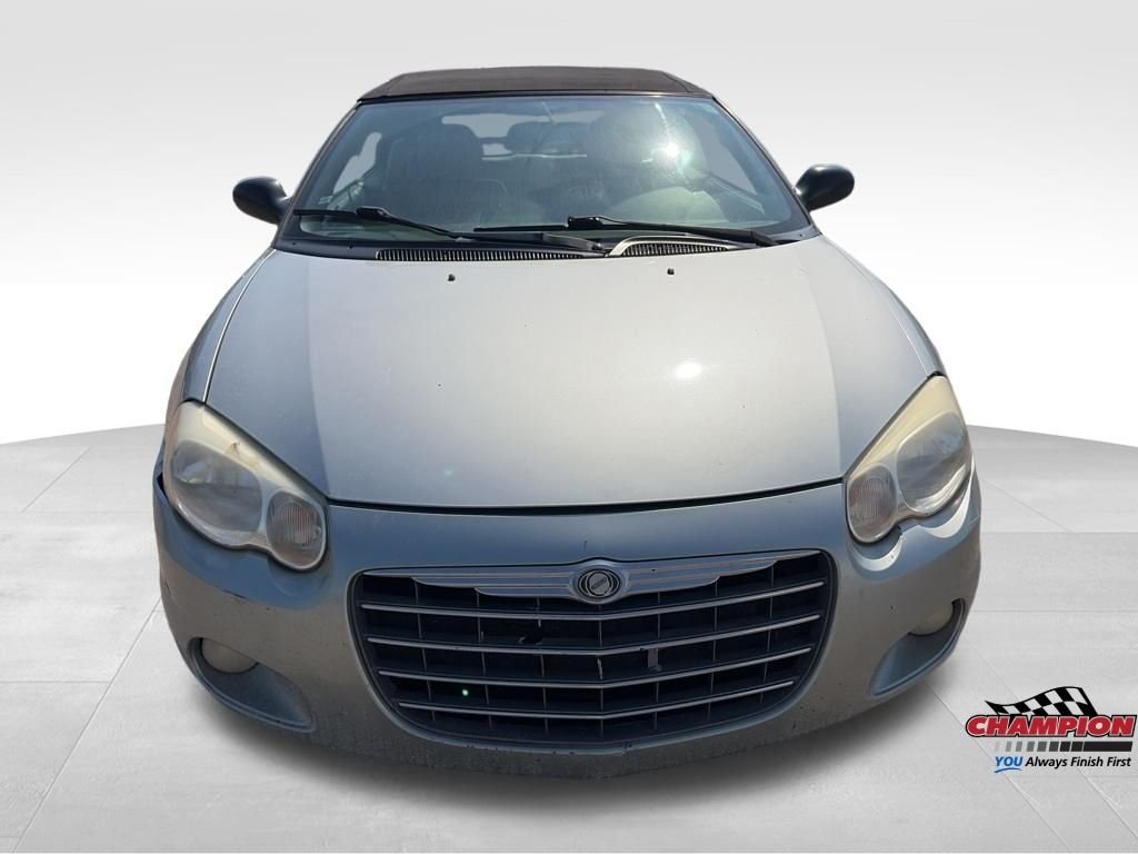 Used 2005 Green Chrysler Limited image 11