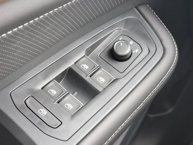 2026 Volkswagen Atlas SE w/Tech - Photo 30