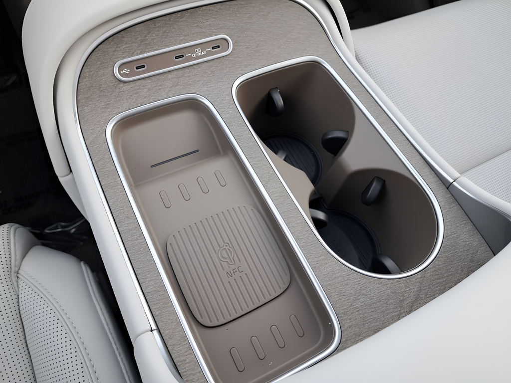 New 2026 White Hyundai SEL Premium image 23