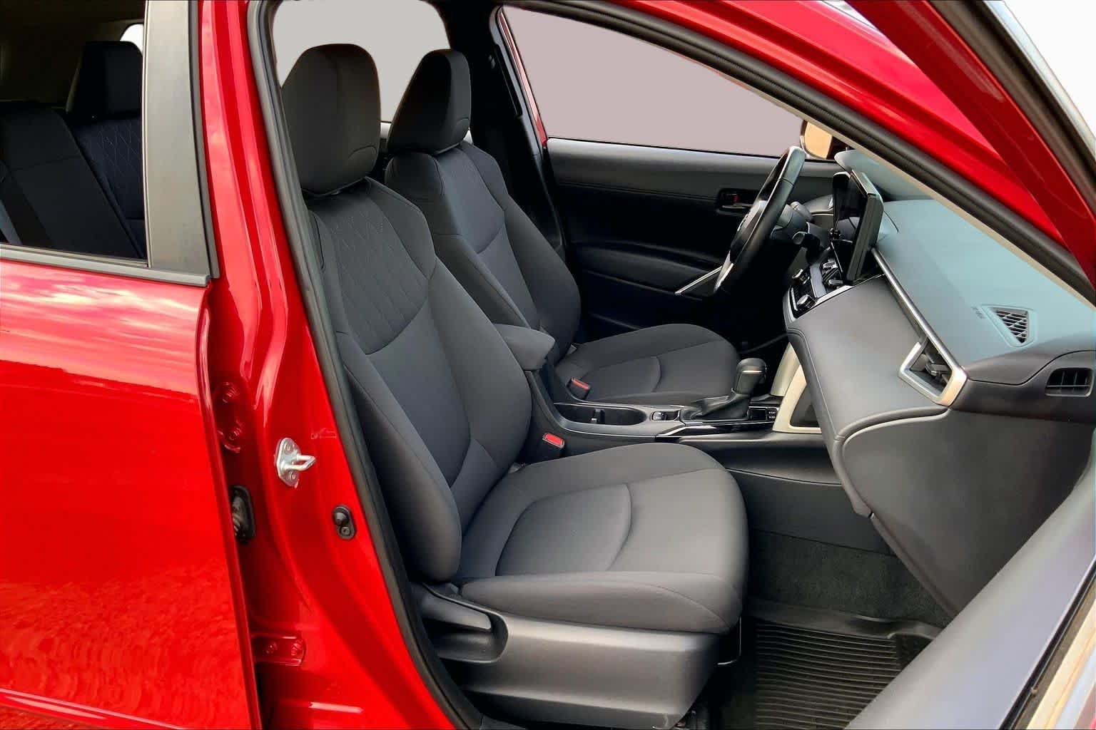 2024 Toyota Corolla Cross LE - Photo 9