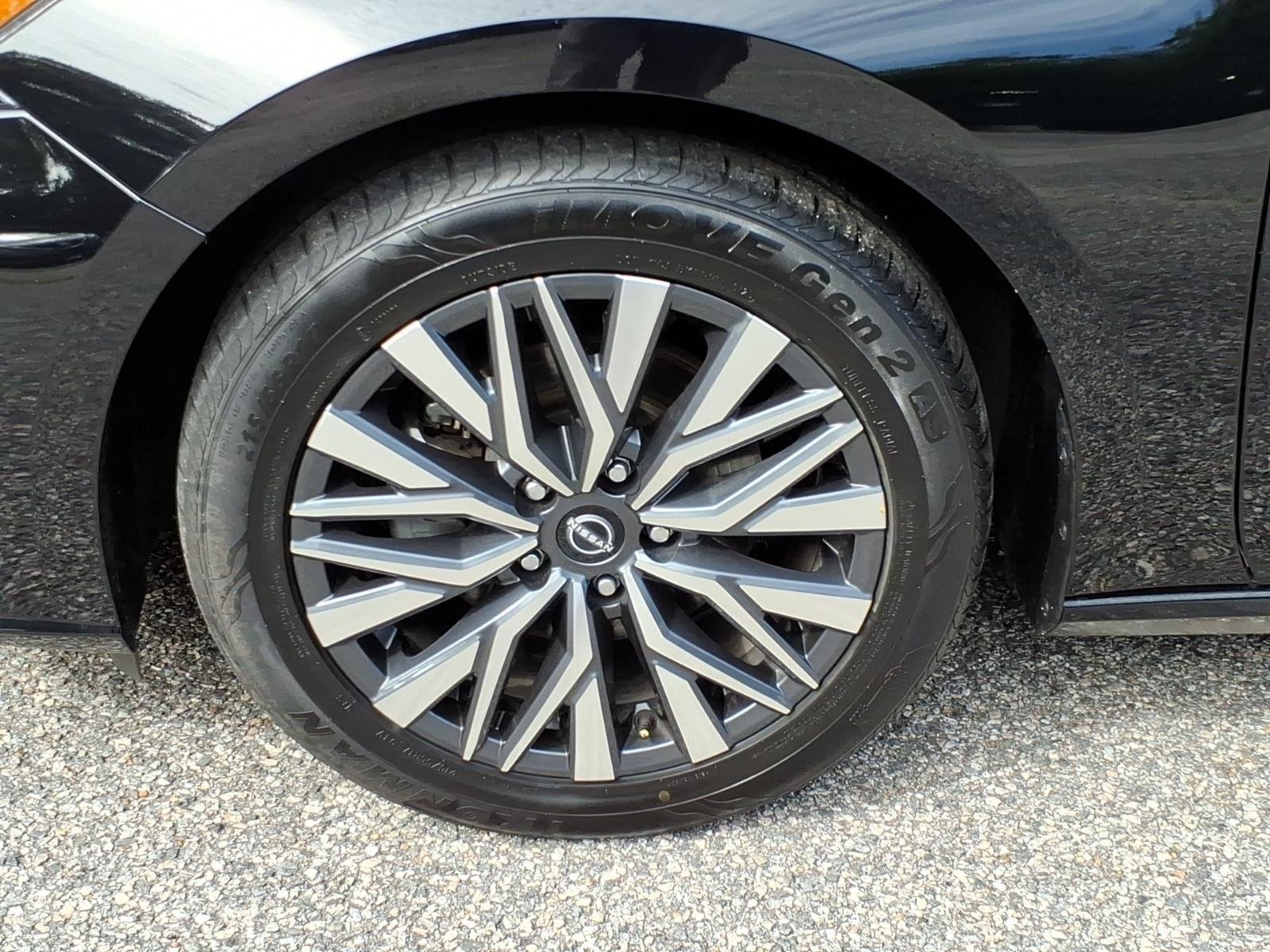 Used 2025 Super Black Nissan SV image 4