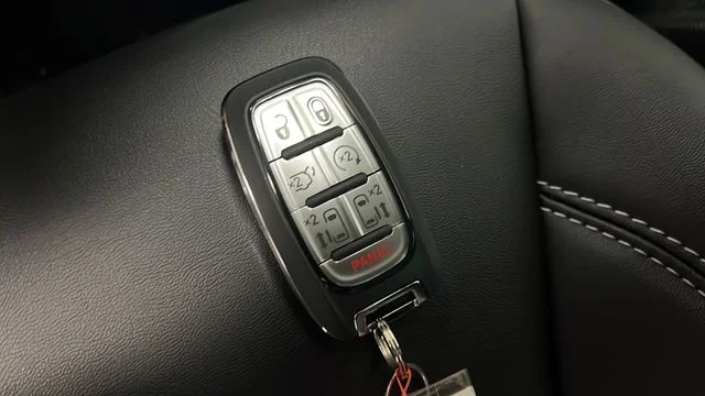 New 2026 Red Hot Pearl-Coat Exterior Paint Chrysler Select image 25