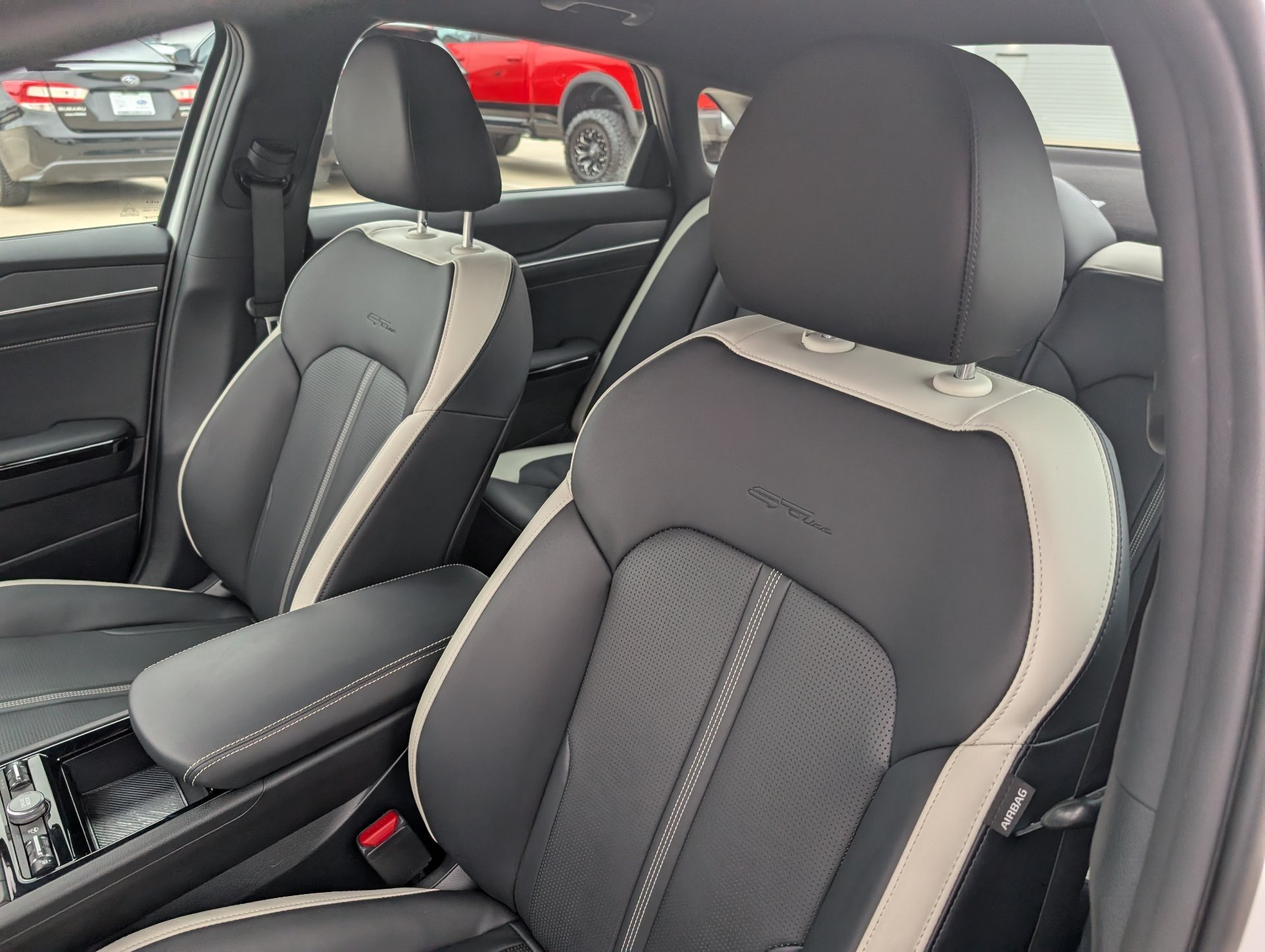Used 2025 White Kia GT-Line image 10