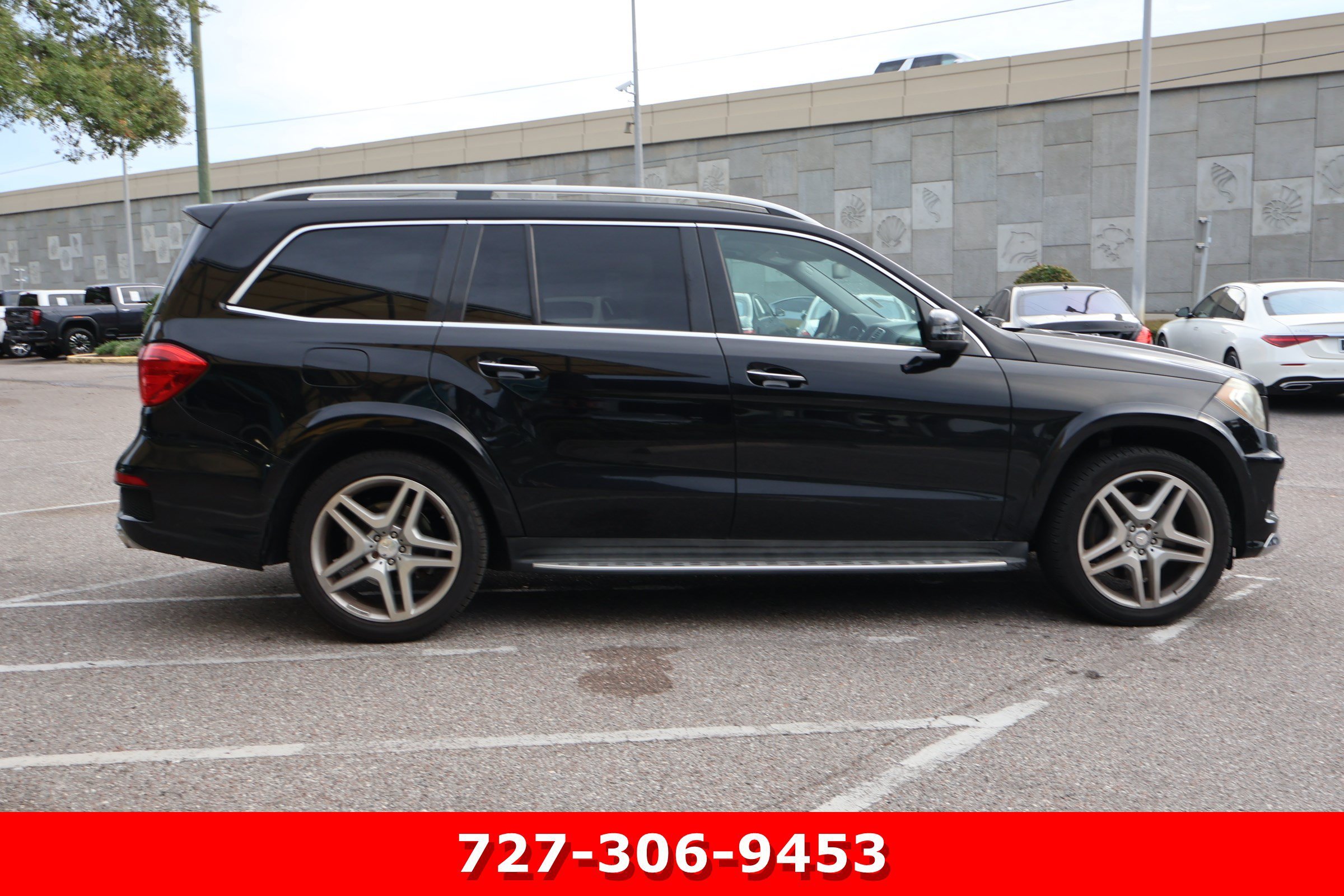 Used 2015 Black Mercedes-Benz GL 550 image 10