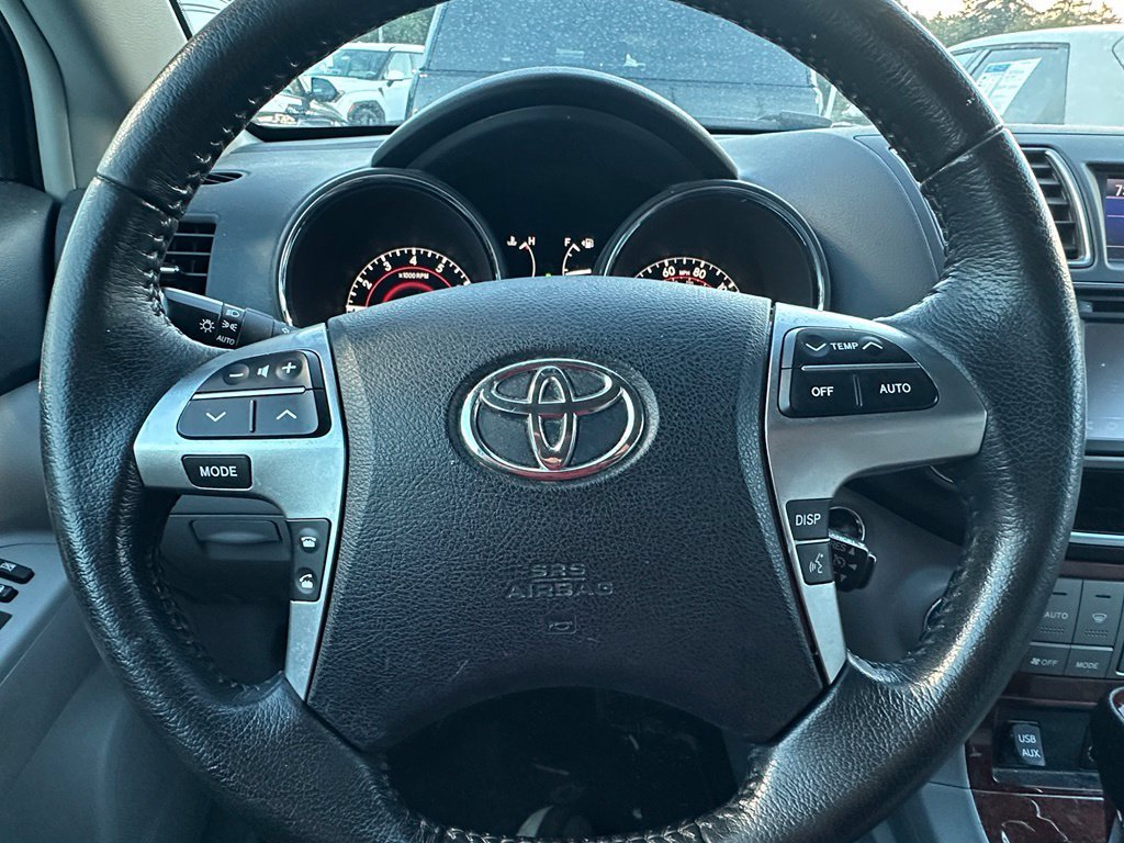 Used 2013 Silver Toyota Limited image 22