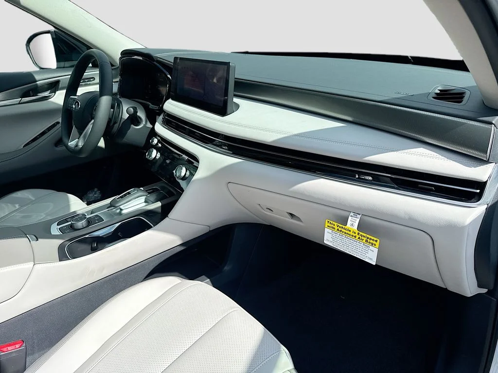 New 2027 RADIANT WHITE INFINITI Pure FWD image 31