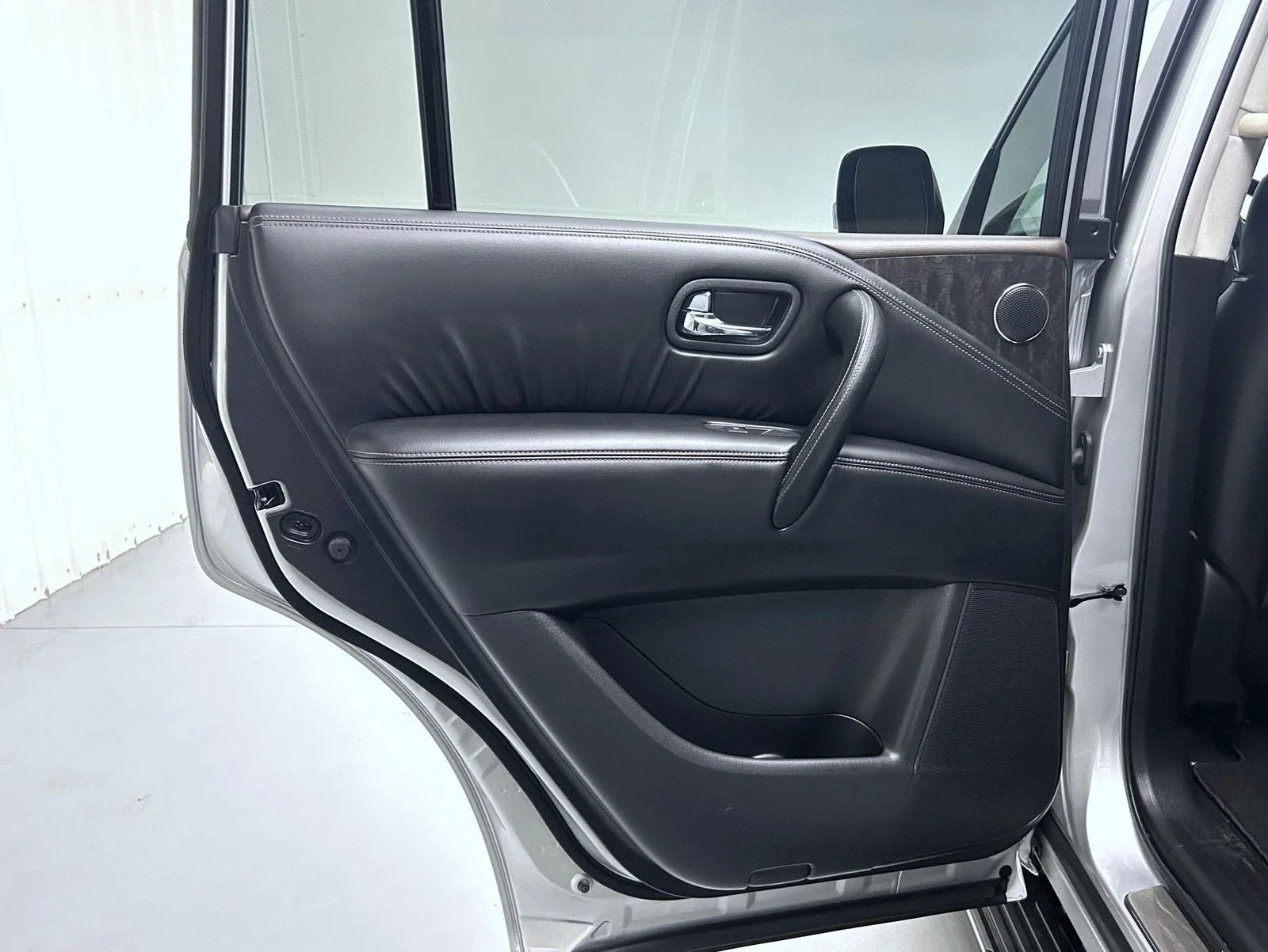 Used 2021 Silver Nissan Platinum image 21